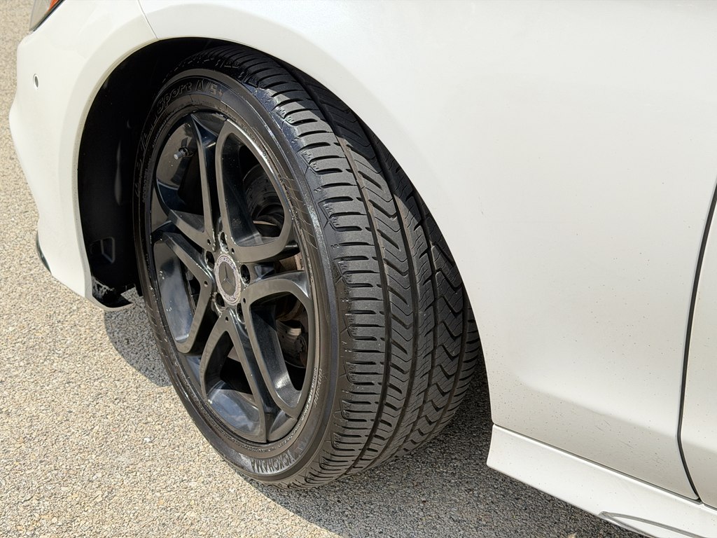 Photo 14 of this MERCEDES-BENZ CLS