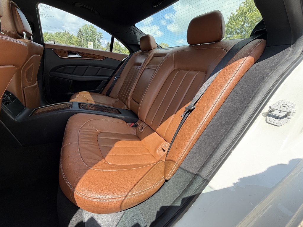 Photo 36 of this MERCEDES-BENZ CLS