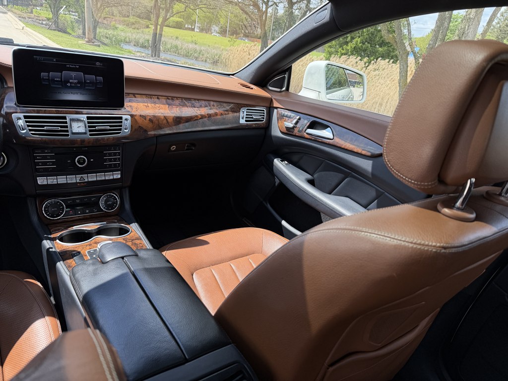Photo 33 of this MERCEDES-BENZ CLS