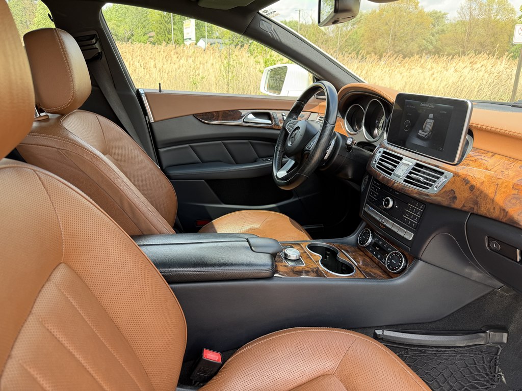 Photo 47 of this MERCEDES-BENZ CLS
