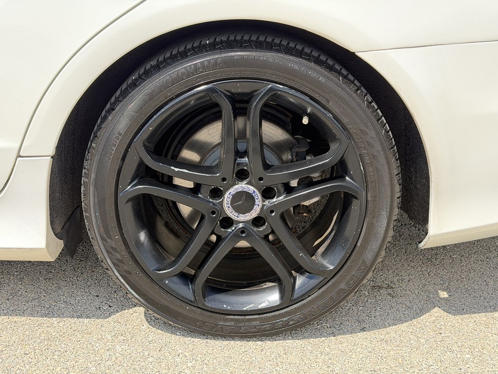 Photo 15 of this MERCEDES-BENZ CLS