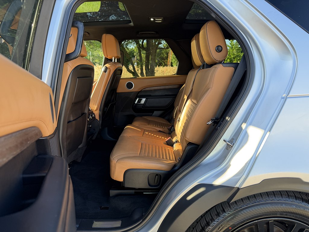 Photo 29 of this LAND ROVER DISCOVERY