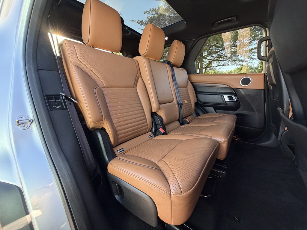 Photo 64 of this LAND ROVER DISCOVERY