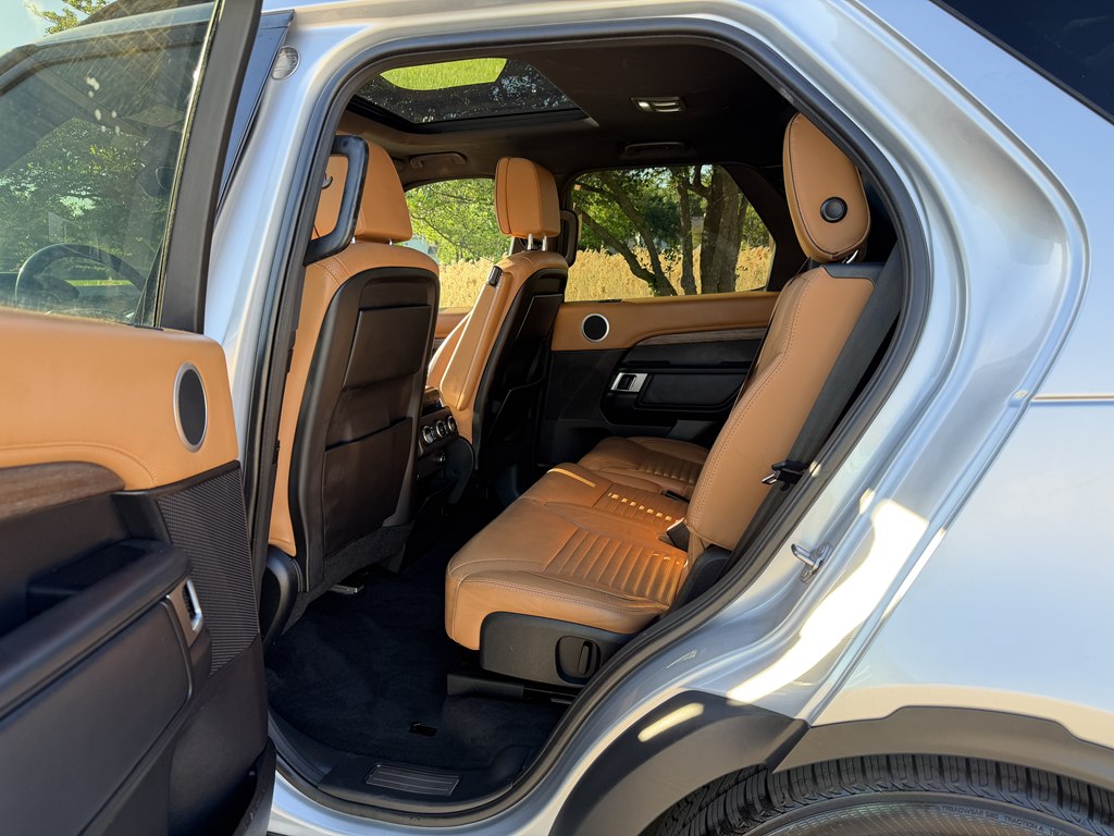 Photo 49 of this LAND ROVER DISCOVERY