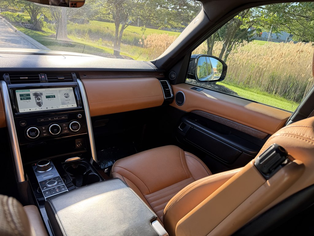 Photo 43 of this LAND ROVER DISCOVERY