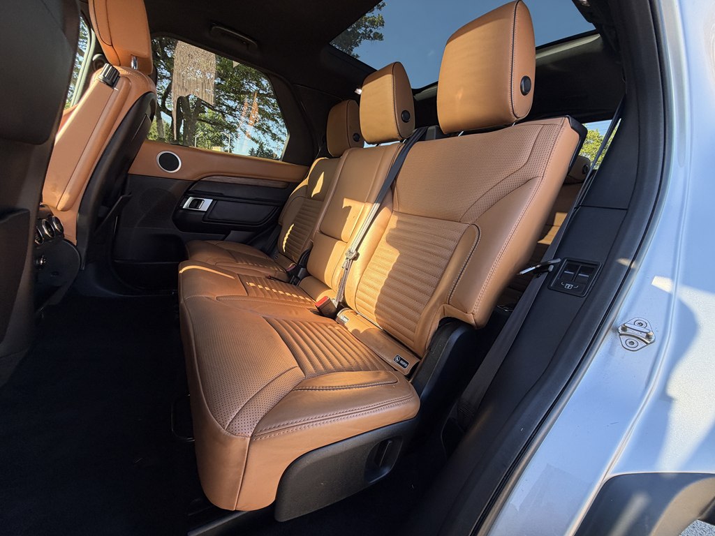 Photo 41 of this LAND ROVER DISCOVERY