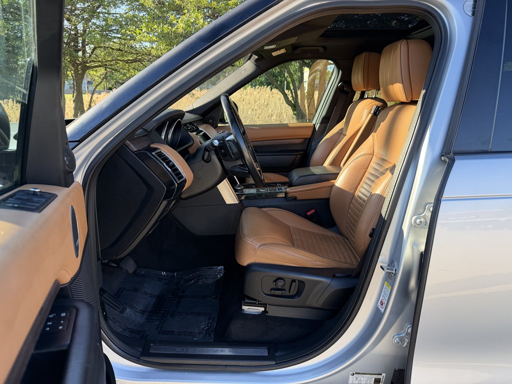 Photo 44 of this LAND ROVER DISCOVERY