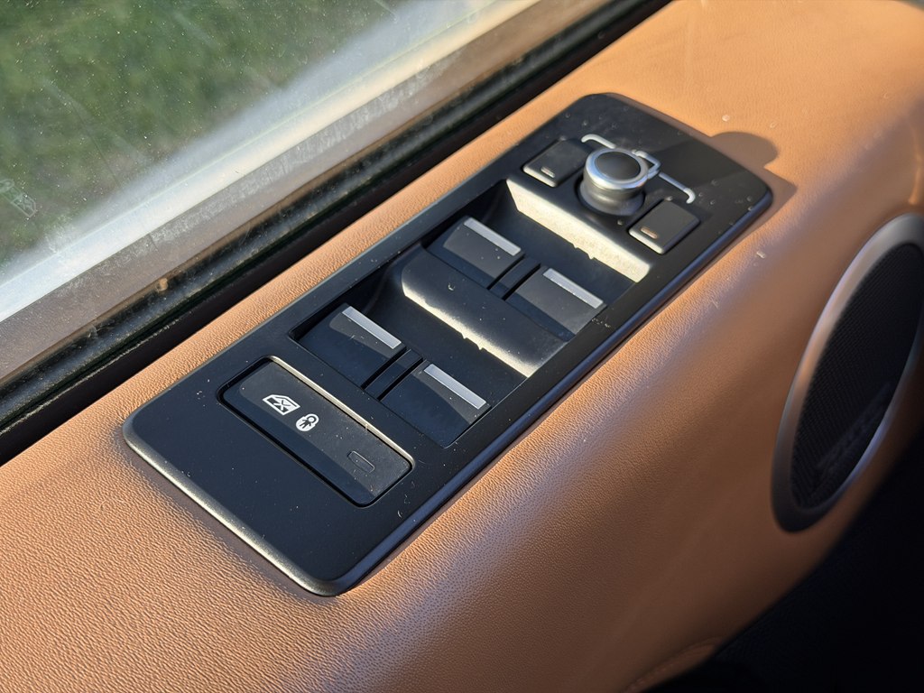 Photo 68 of this LAND ROVER DISCOVERY