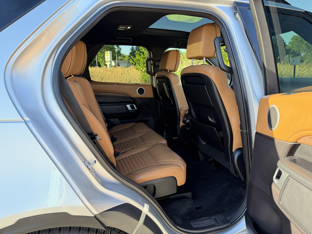 Photo 31 of this LAND ROVER DISCOVERY