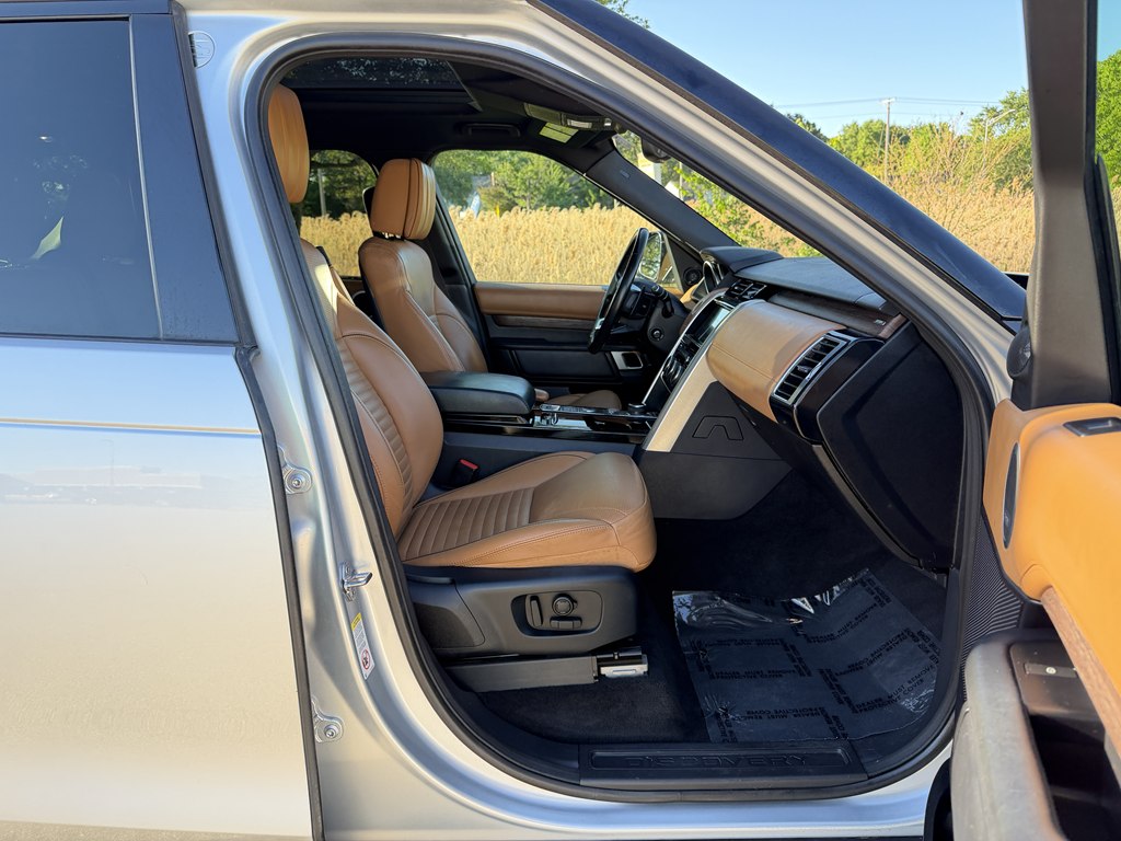 Photo 32 of this LAND ROVER DISCOVERY