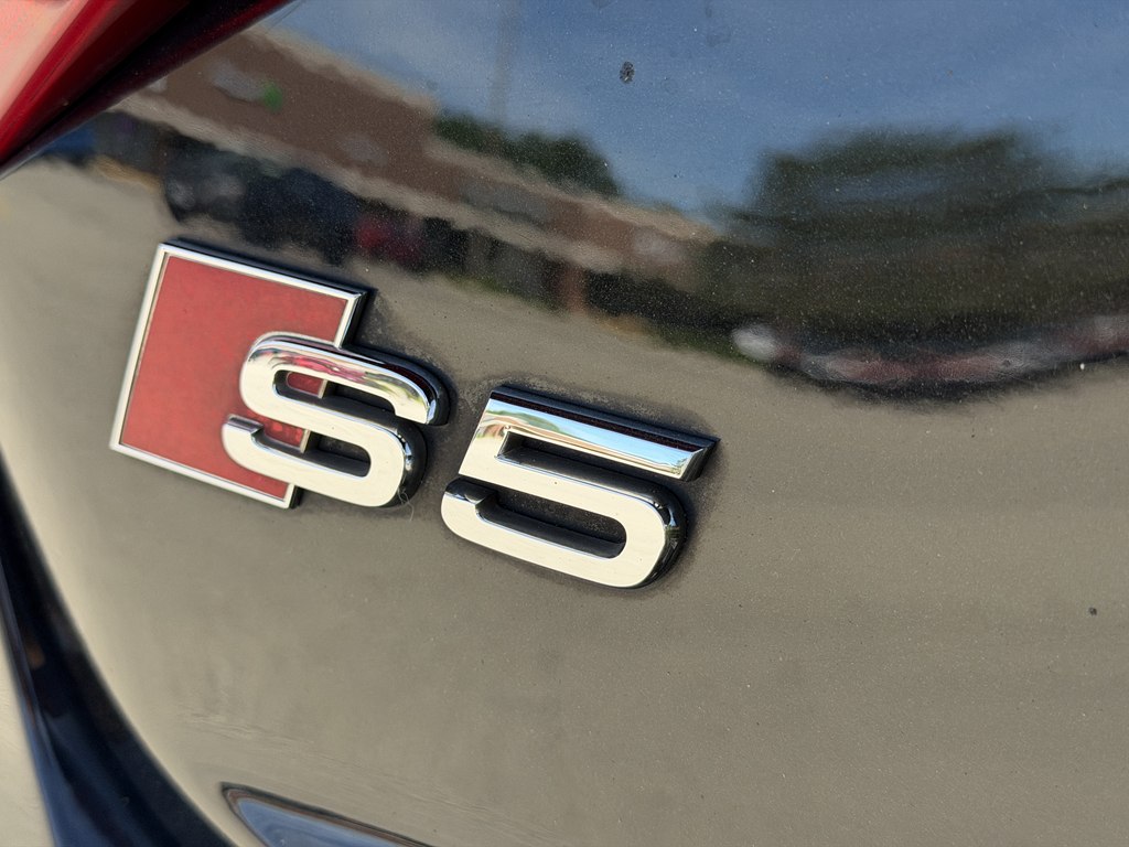 Photo 16 of this AUDI S5