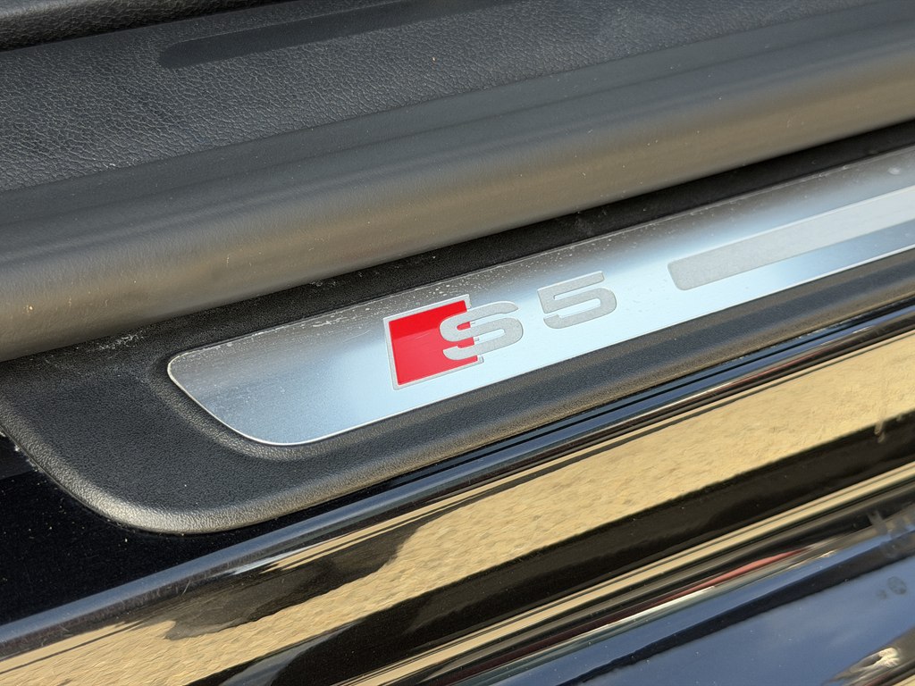 Photo 40 of this AUDI S5