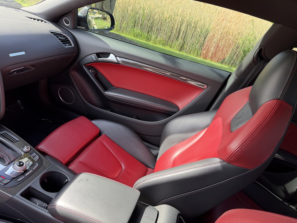 Photo 27 of this AUDI S5