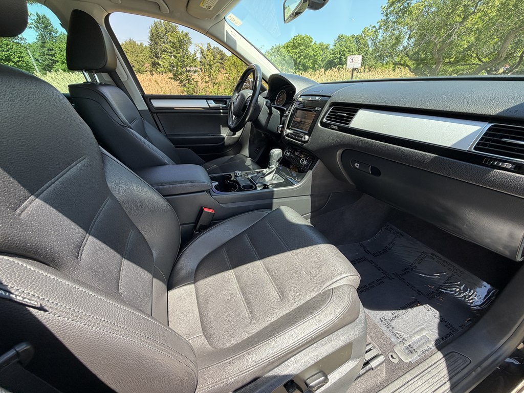 Photo 44 of this VOLKSWAGEN TOUAREG