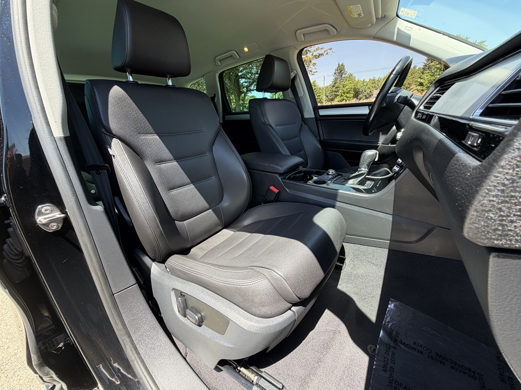 Photo 43 of this VOLKSWAGEN TOUAREG