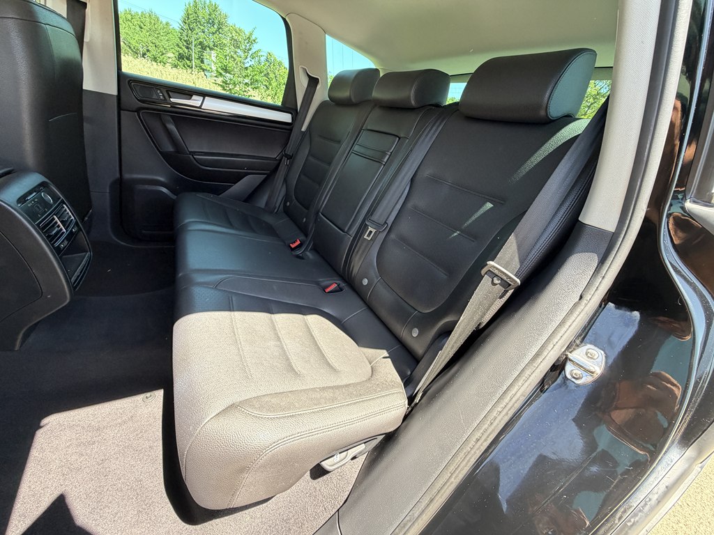 Photo 46 of this VOLKSWAGEN TOUAREG
