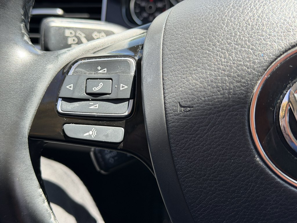 Photo 33 of this VOLKSWAGEN TOUAREG