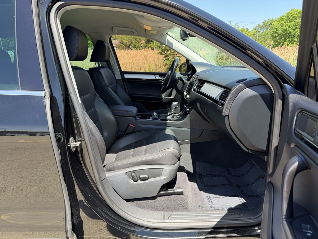 Photo 42 of this VOLKSWAGEN TOUAREG