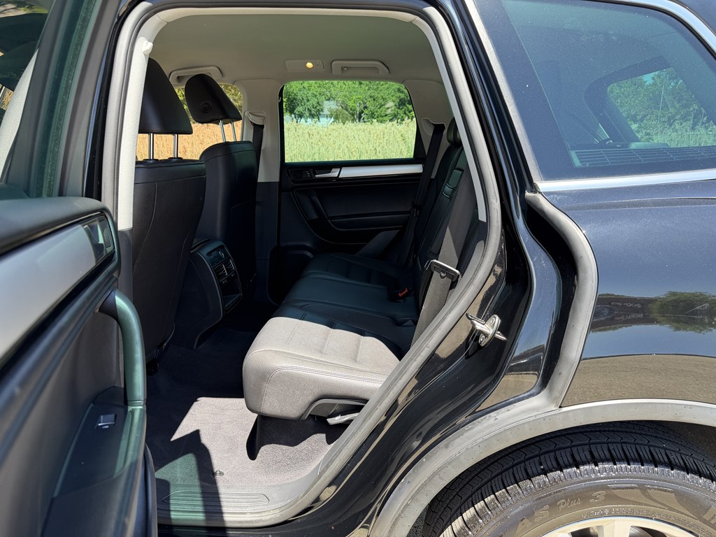 Photo 26 of this VOLKSWAGEN TOUAREG