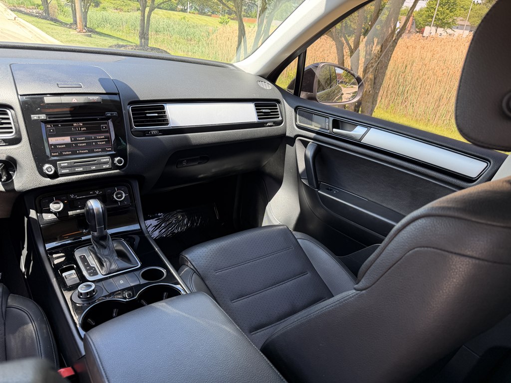 Photo 27 of this VOLKSWAGEN TOUAREG