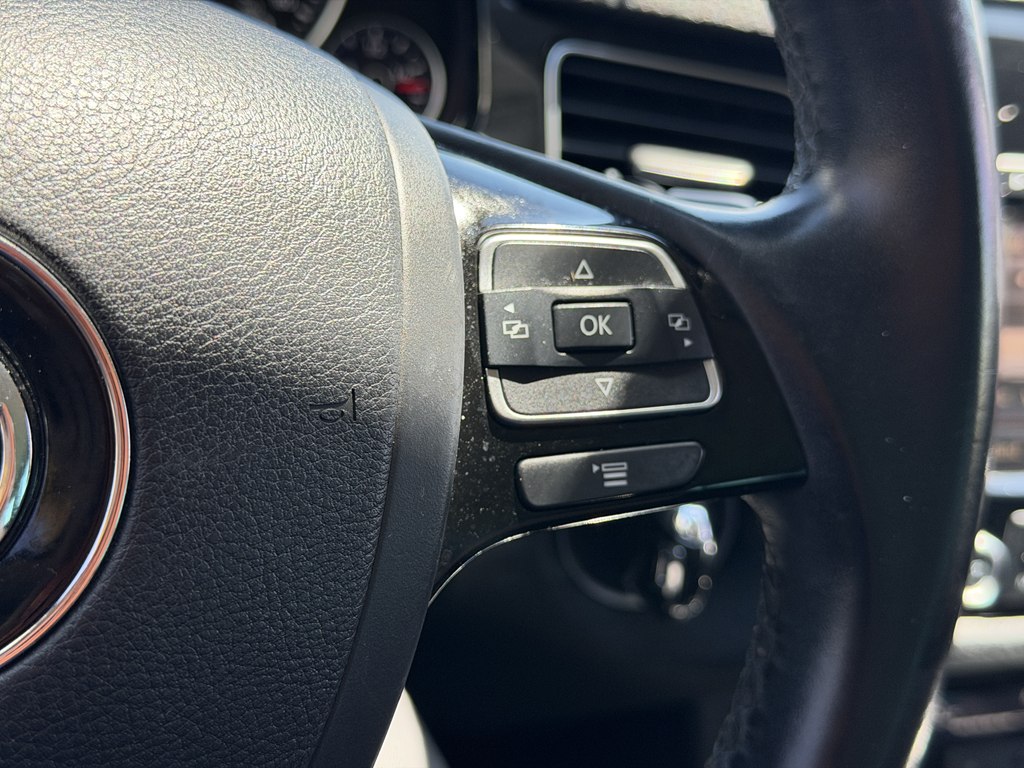 Photo 32 of this VOLKSWAGEN TOUAREG