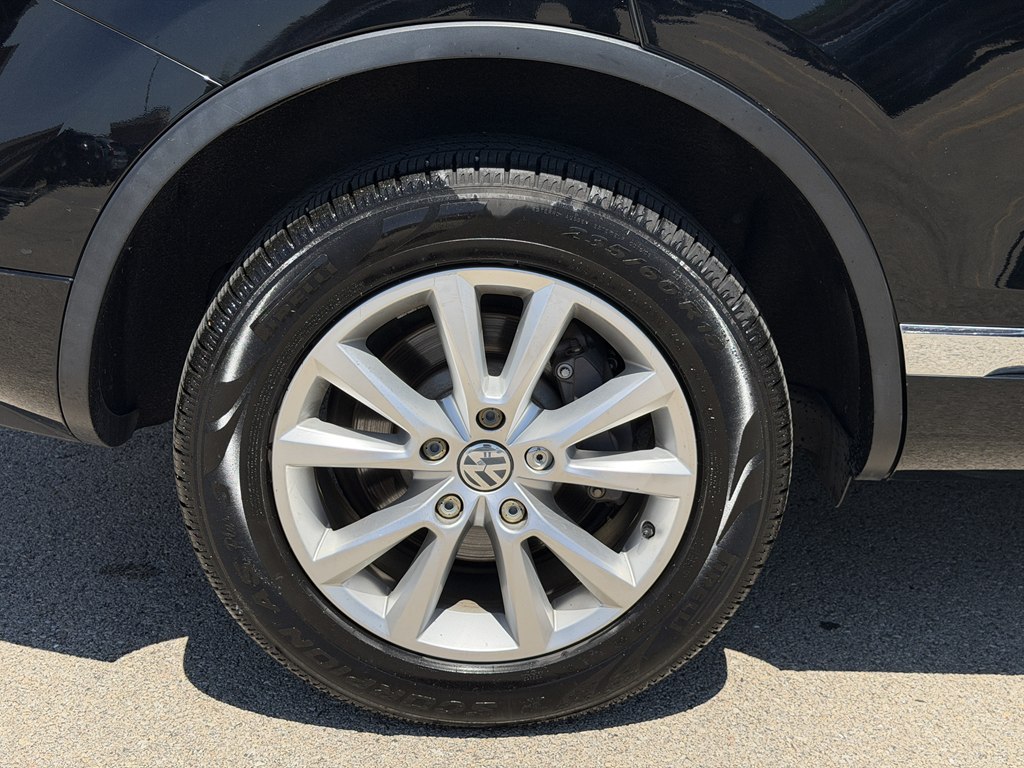Photo 15 of this VOLKSWAGEN TOUAREG
