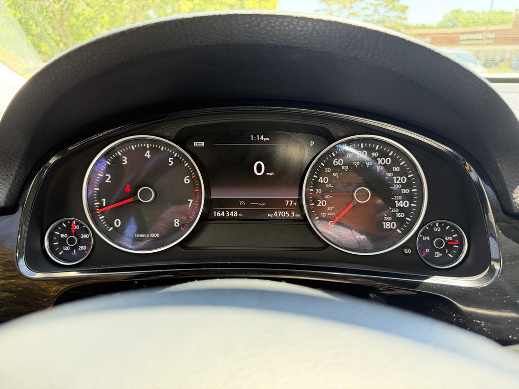 Photo 24 of this VOLKSWAGEN TOUAREG