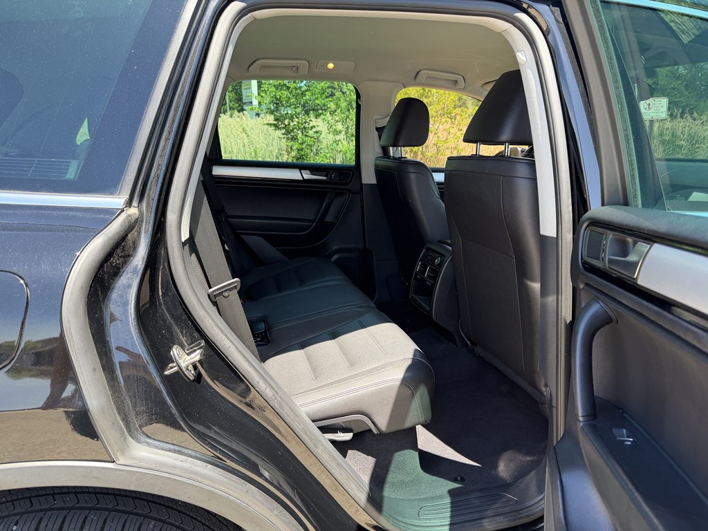 Photo 37 of this VOLKSWAGEN TOUAREG