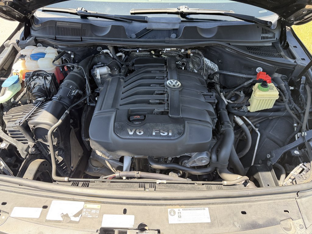 Photo 19 of this VOLKSWAGEN TOUAREG