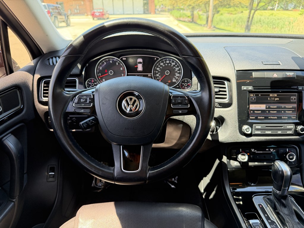Photo 22 of this VOLKSWAGEN TOUAREG