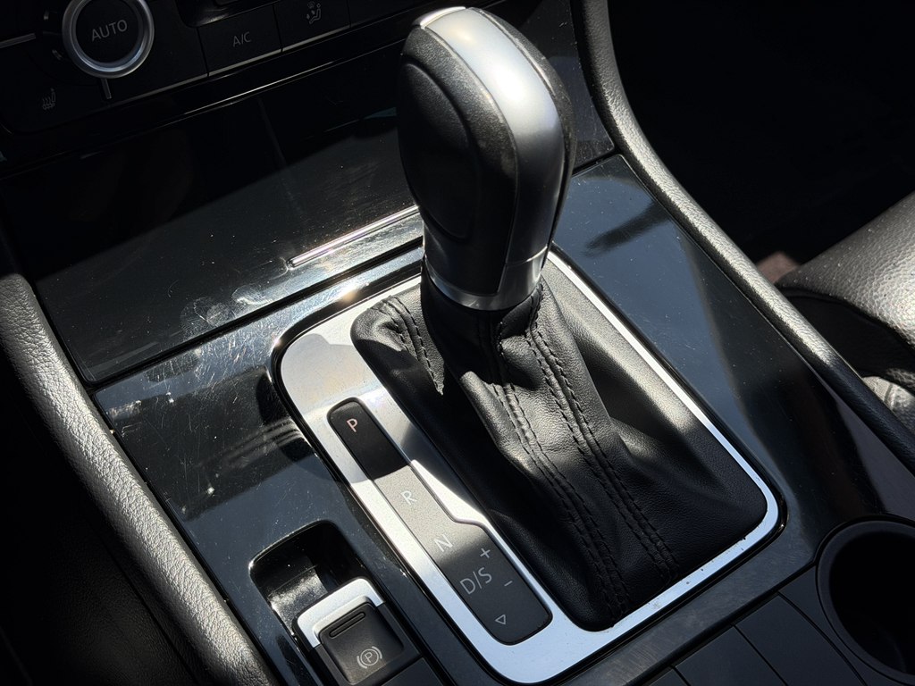 Photo 30 of this VOLKSWAGEN TOUAREG