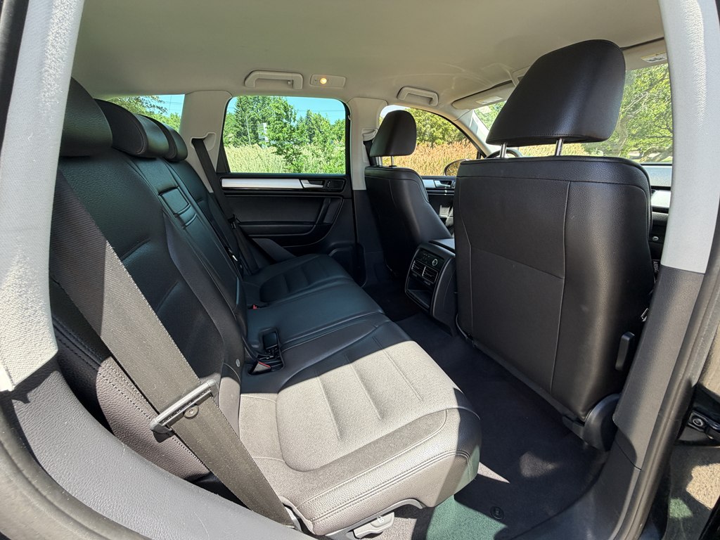 Photo 40 of this VOLKSWAGEN TOUAREG