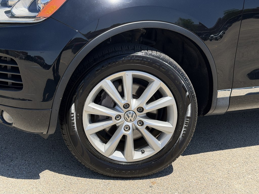 Photo 12 of this VOLKSWAGEN TOUAREG