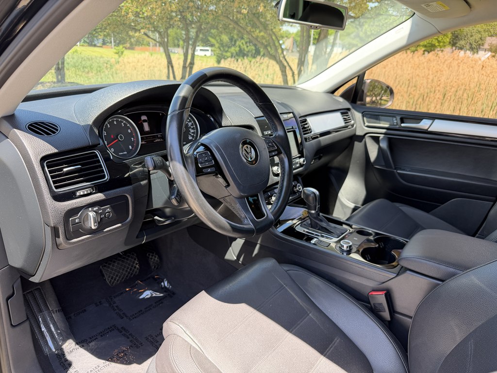 Photo 23 of this VOLKSWAGEN TOUAREG