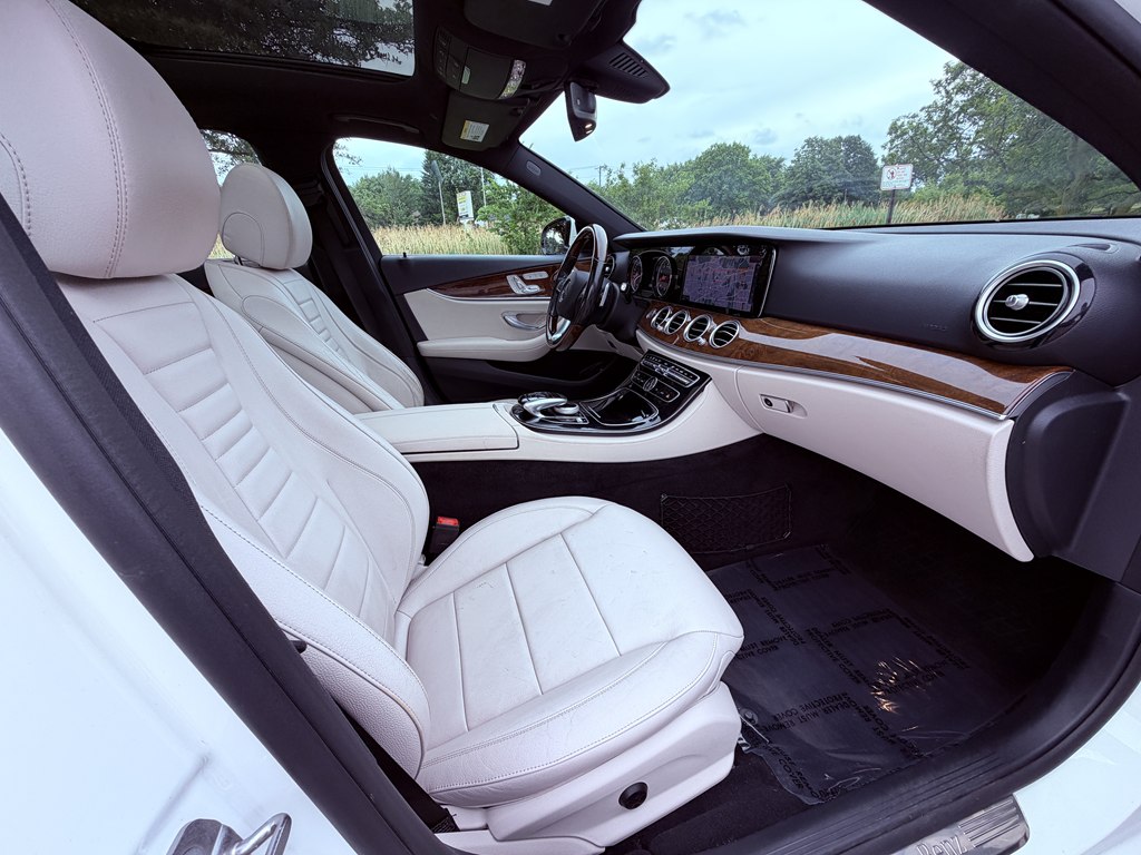 Photo 57 of this MERCEDES-BENZ E-CLASS