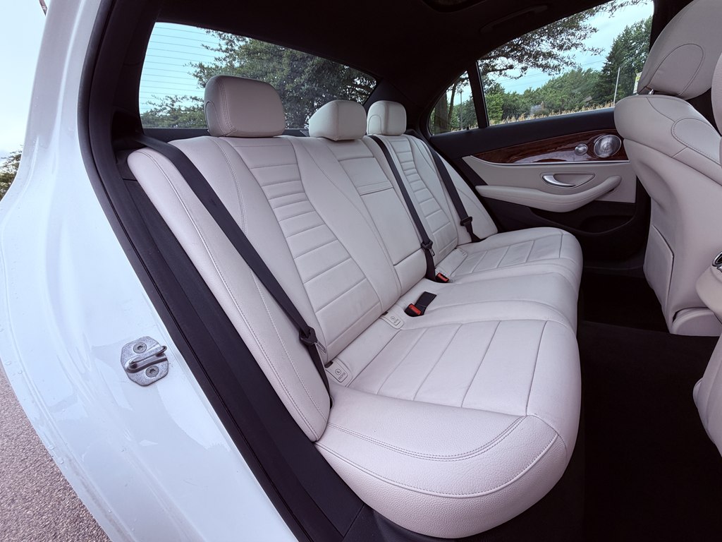 Photo 51 of this MERCEDES-BENZ E-CLASS