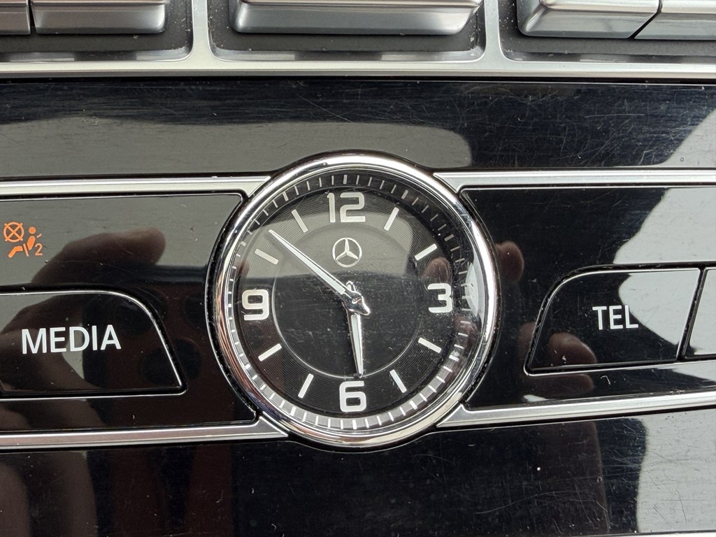 Photo 36 of this MERCEDES-BENZ E-CLASS