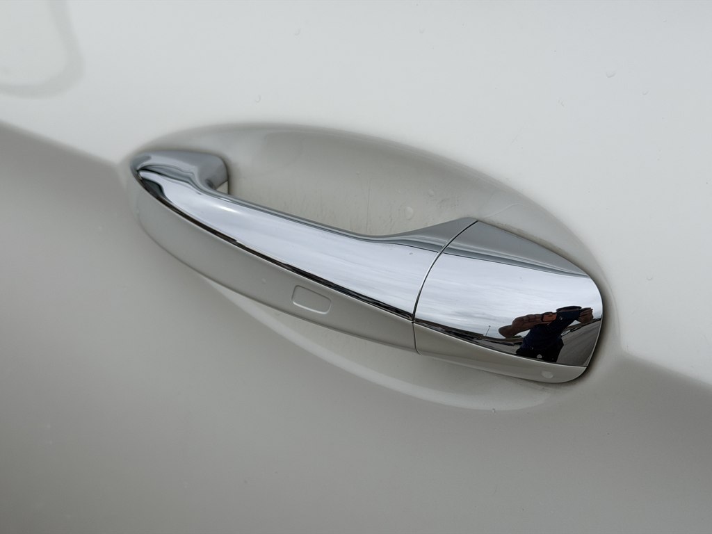 Photo 11 of this MERCEDES-BENZ E-CLASS