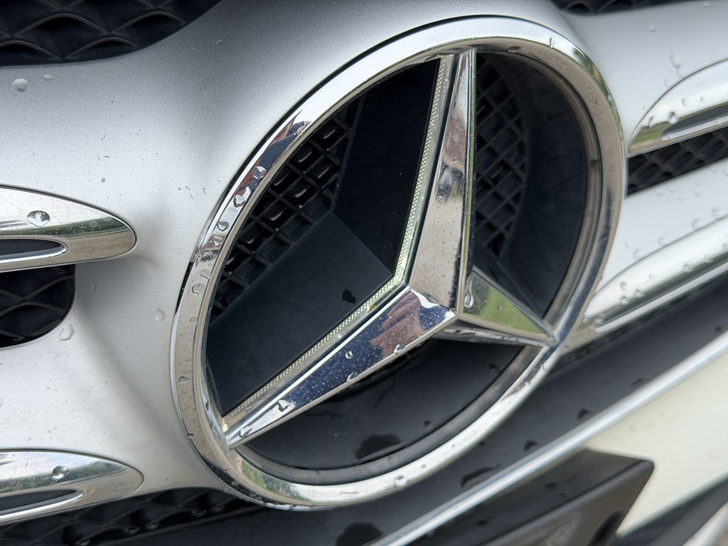 Photo 12 of this MERCEDES-BENZ E-CLASS