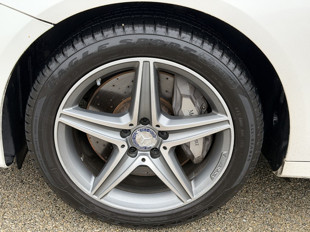 Photo 15 of this MERCEDES-BENZ E-CLASS