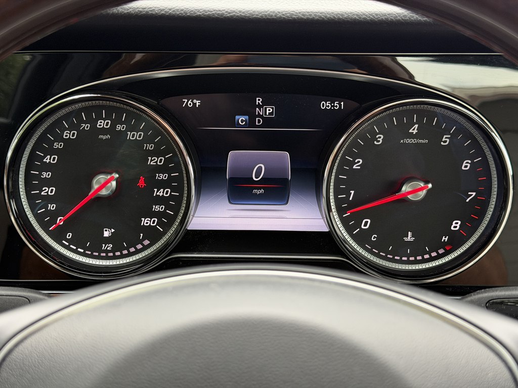 Photo 25 of this MERCEDES-BENZ E-CLASS