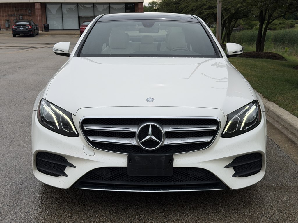 Photo 7 of this MERCEDES-BENZ E-CLASS