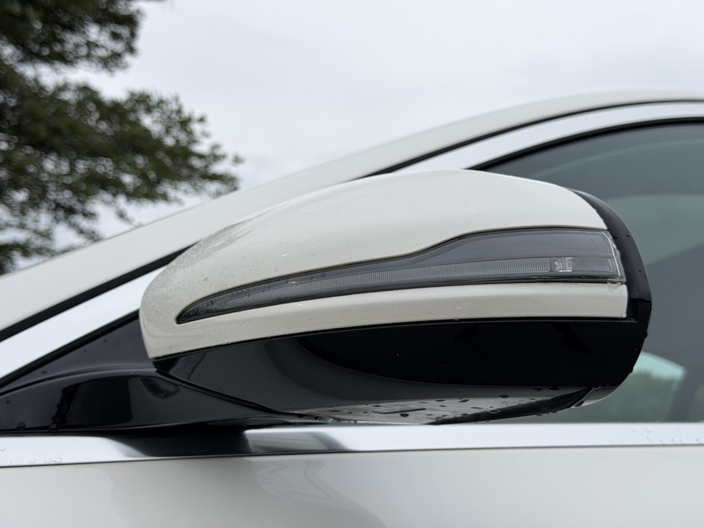 Photo 10 of this MERCEDES-BENZ E-CLASS