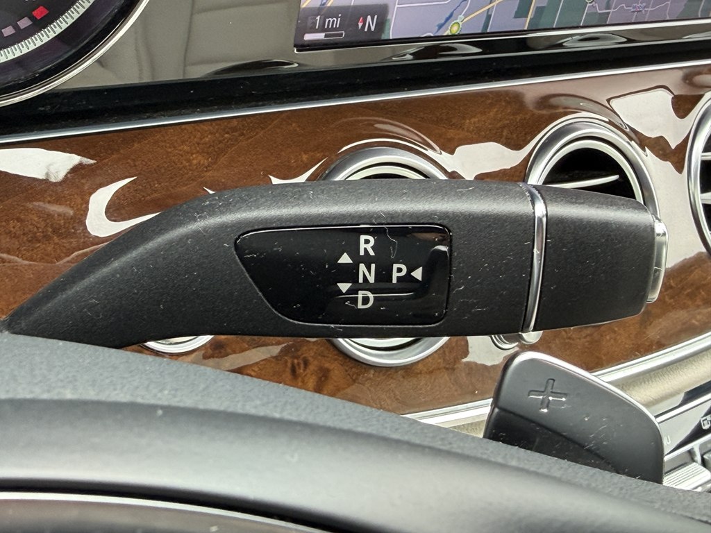 Photo 42 of this MERCEDES-BENZ E-CLASS