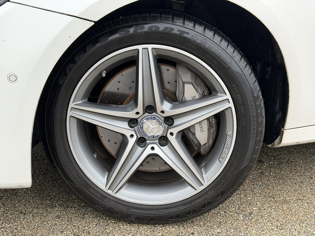 Photo 14 of this MERCEDES-BENZ E-CLASS