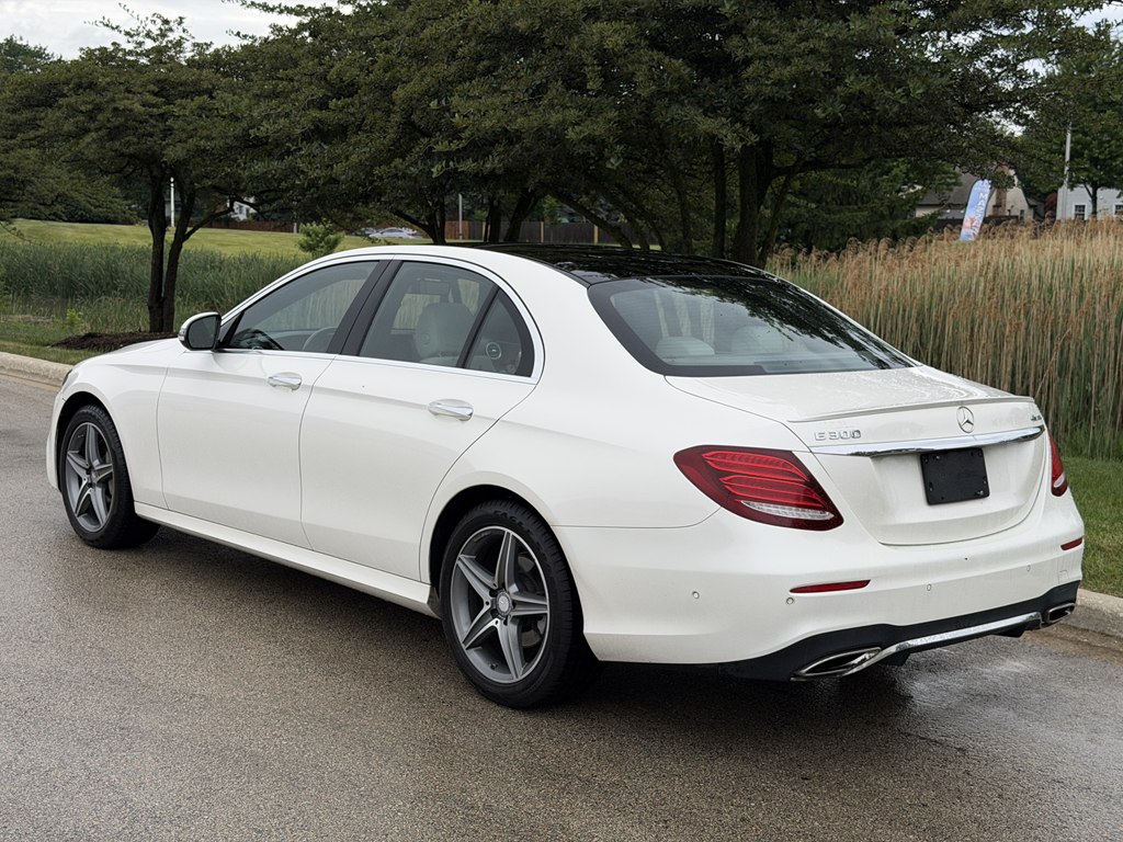 Photo 4 of this MERCEDES-BENZ E-CLASS