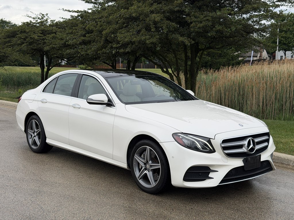 Photo 3 of this MERCEDES-BENZ E-CLASS