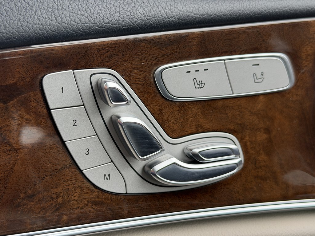 Photo 46 of this MERCEDES-BENZ E-CLASS