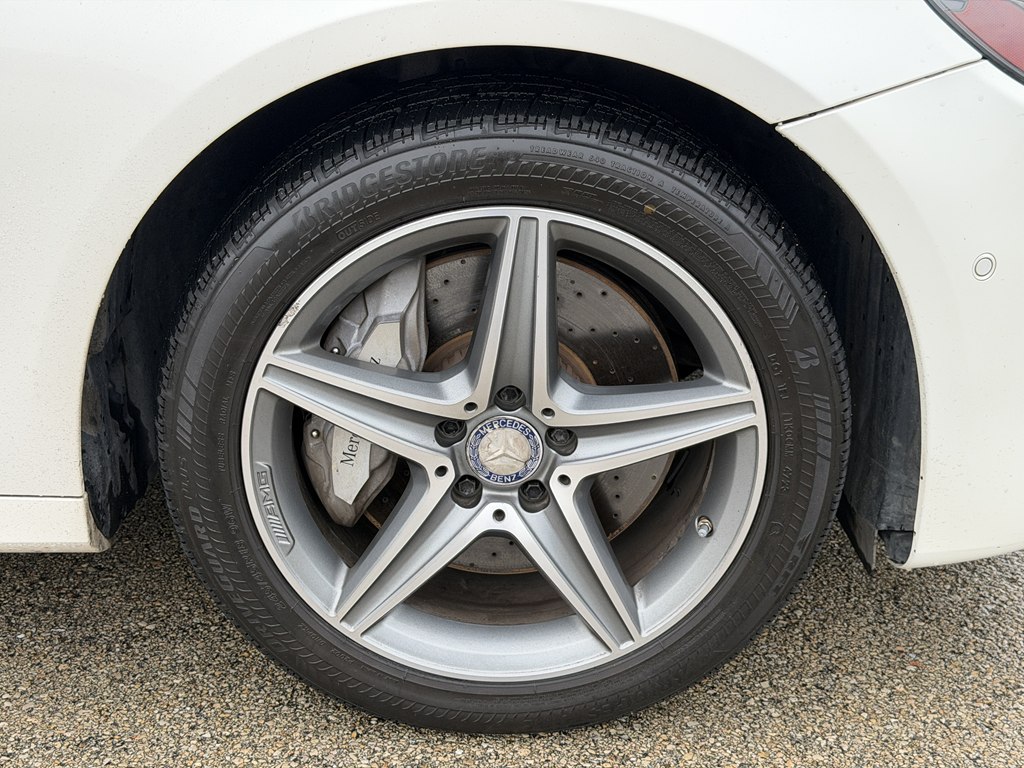 Photo 16 of this MERCEDES-BENZ E-CLASS