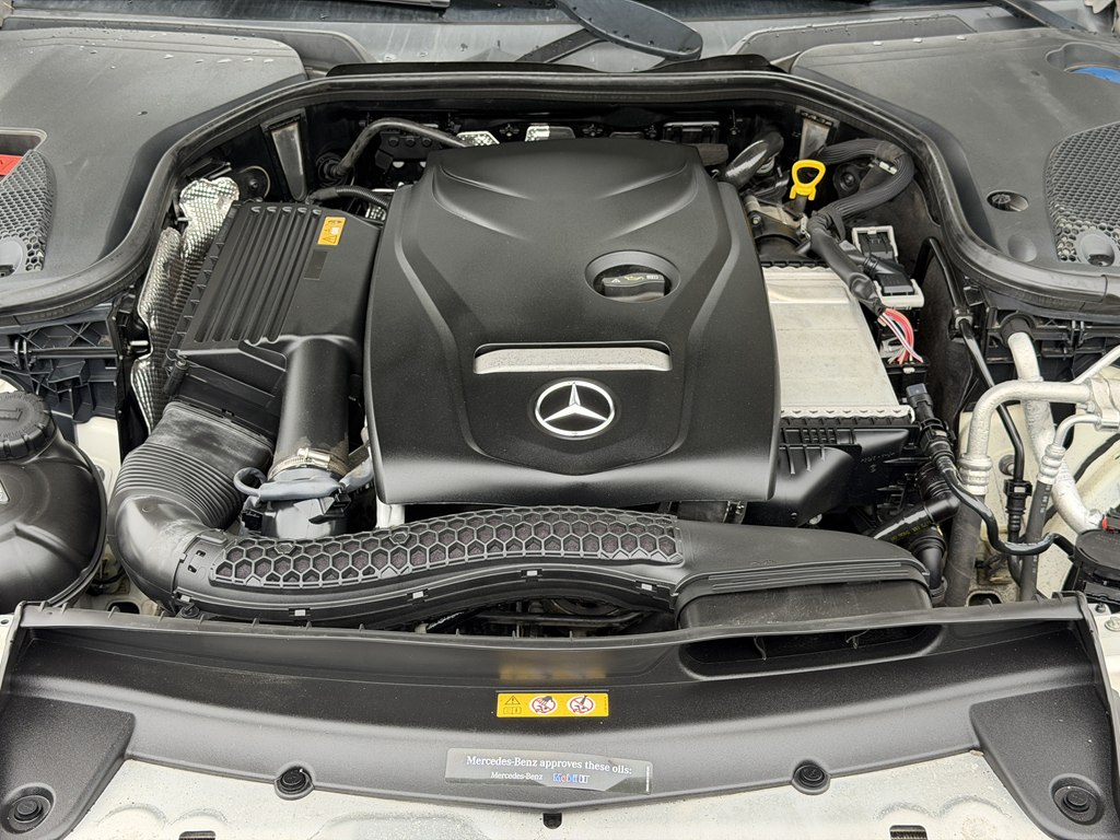 Photo 20 of this MERCEDES-BENZ E-CLASS